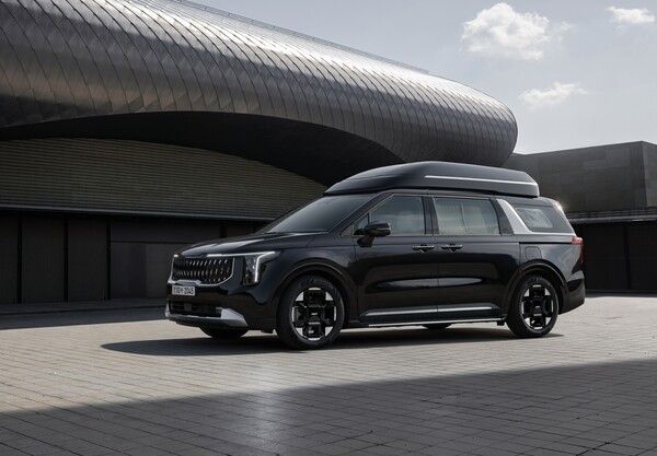 기아가 ‘카니발 하이리무진’의 연식 변경 모델인 ‘더 2026 카니발 하이리무진’을 출시했다.