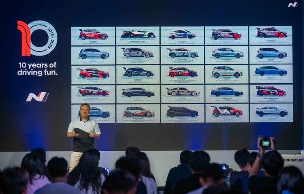 고성능 브랜드 N 출범 10주년 기념식에서 발표하고 있는 N매니지먼트실 박준우 상무