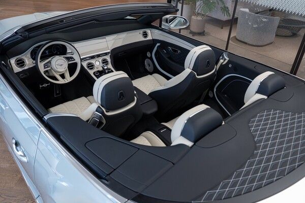 벤틀리모터스코리아가 ‘더 뉴 컨티넨탈 GTC’ 인도를 시작했다.