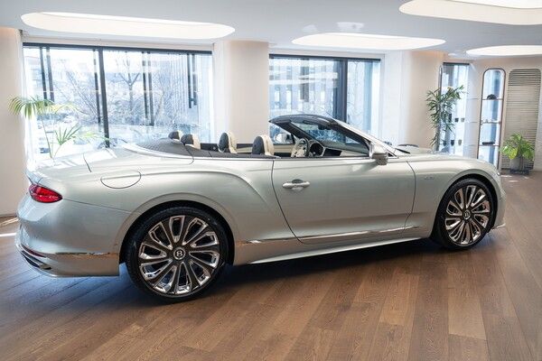 벤틀리모터스코리아가 ‘더 뉴 컨티넨탈 GTC’ 인도를 시작했다.