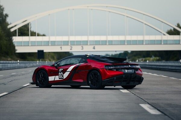 BYD가 고성능 전기 하이퍼카 ‘양왕 U9’의 트랙 전용 모델 ‘양왕 U9 Xtreme(이하 U9X)’을 공식 발표하고, 전 세계 30대 한정 판매에 나선다.