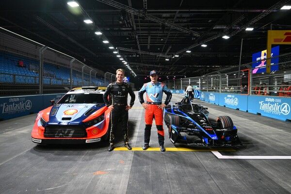 한국타이어가 ‘ABB FIA 포뮬러 E 월드 챔피언십’, ‘월드 랠리 챔피언십’을 모티브로 한 브랜드 컬래버레이션 필름을 공개했다.