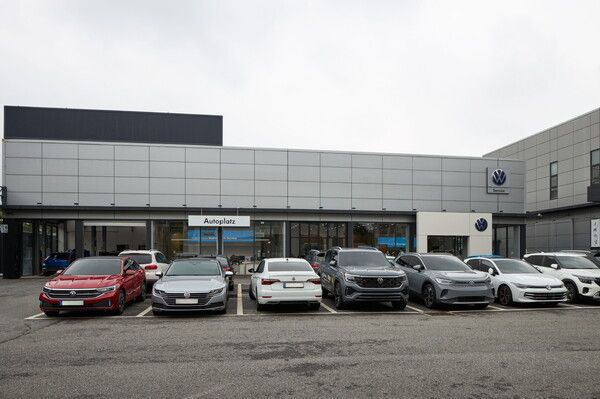 ‘폭스바겐코리아 공식 딜러 아우토플라츠가 천안 전시장 및 서비스센터를 신규 오픈했다.