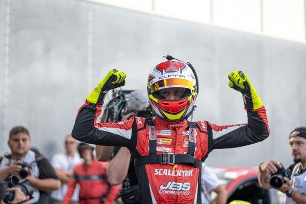 2025 TCR 드라이버 챔피언 젠슨 블릭클리. 사진=TCR 유럽.