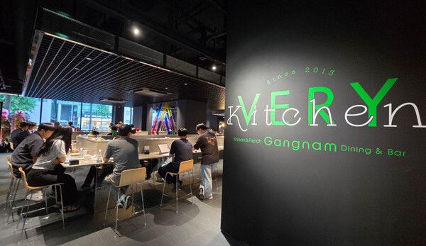 르노코리아 강남전시장에 입점한 베리키친 강남.