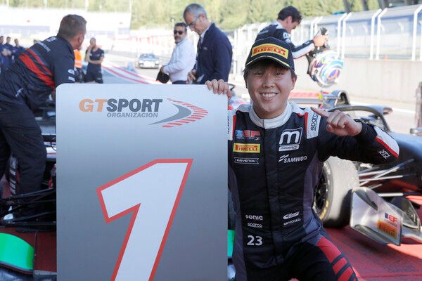 2025 유로포뮬러 오픈 라운드 6 레이스 1에서 우승한 신우현. 사진=전현철 기자.