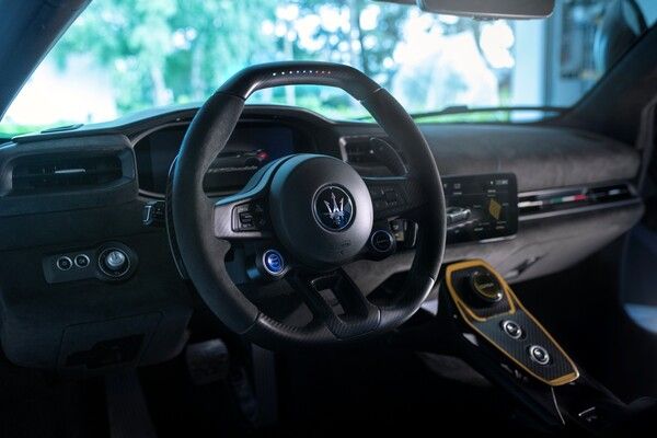 마세라티가 모터스포츠 100주년을 맞아 슈퍼 스포츠카 ‘GT2 스트라달레’를 국내에 공식 출시했다.