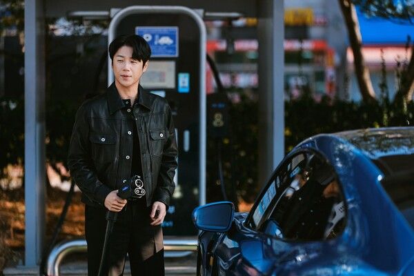 포르쉐 공식 딜러 SSCL가 배우 정준원의 포르쉐 타이칸 시승기를 포르쉐 SSCL 공식 유튜브 채널을 통해 공개할 예정이다.