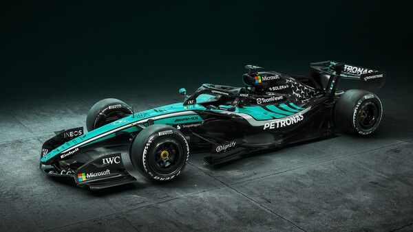 메르세데스가 2026 F1 말레이시아 GP에서 페트로나스 스페셜 리버리를 적용한 W17을 선보인다.