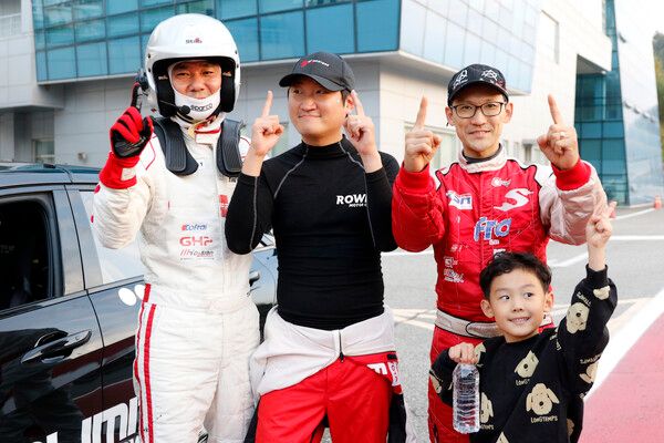 2026 인제 GT 마스터즈 최종전 마스터즈1 클래스 우승자 김태환·이인용·탁범진(왼쪽부터). 사진=전현철기자