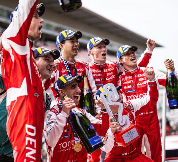 토요타 레이싱이 2026 FIA WEC 제7전 바르셀로나 6시간을 1-2로 마치며 제조사 챔피언십 우승을 확정했다. 사진=FIA WEC