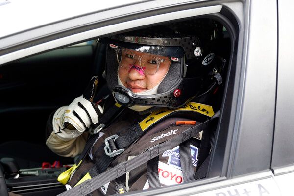 2026 오네 슈퍼레이스 토요타 프리우스 PHEV 챔피언 강창원. 사진=전현철 기자.