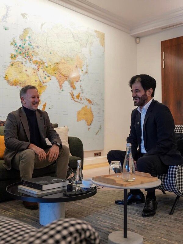 모하메드 벤 슐라엠 FIA 회장과 이야기나누는 크리스티안 호너. 사진=벤 슐라엠 SNS