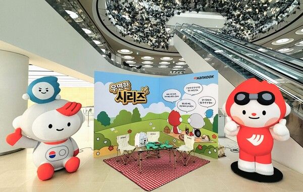 한국앤컴퍼니그룹이 경기도 판교 본사 테크노플렉스 로비에 조성한 임직원 소통 프로그램 ‘우연한 시리즈’ 팝업 홍보존 전경. 사진=한국앤컴퍼니그룹