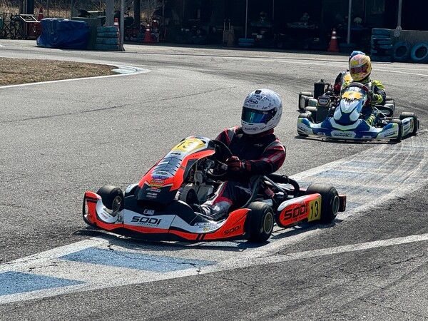 2026 로탁스 맥스 챌린지 1라운드 시니어 클래스 우승한 이민재(앞) 주행장면. 사진=KARA