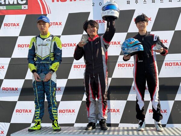 2026 로탁스 맥스 챌린지 1라운드 시니어 클래스 포디엄. 이민재(가운데)가 우승했고, 김해찬(왼쪽)과 민현기가 각각 2, 3위를 했다. 사진=KARA