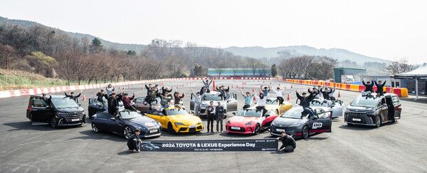 ‘2026 토요타·렉서스 익스피리언스 데이’ 기념 촬영. 사진=한국토요타자동차