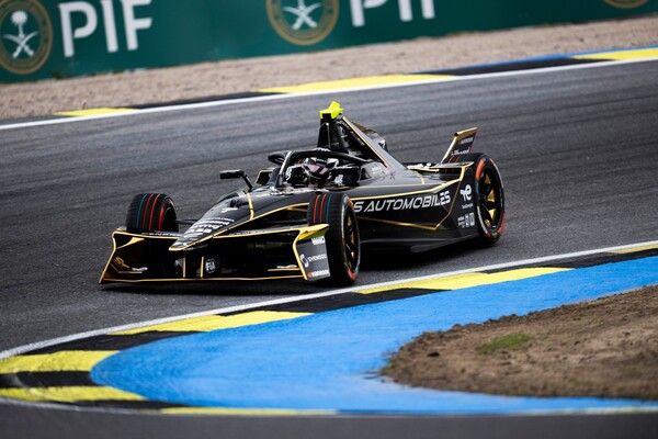 2025-26 시즌에 출전중인 DS 펜스키팀의 포뮬러 E 머신. 사진=DS 오토모빌