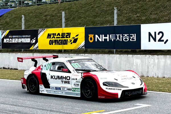 2026 오네 슈퍼레이스 개막전 연습주행에서 달리고 있는 이창욱. 사진=전현철 기자.