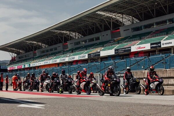 인제스피디움에서 열린 ‘2026 인제 바이크 마스터즈’ 개막전이 치열한 접전으로 문을 열었다.