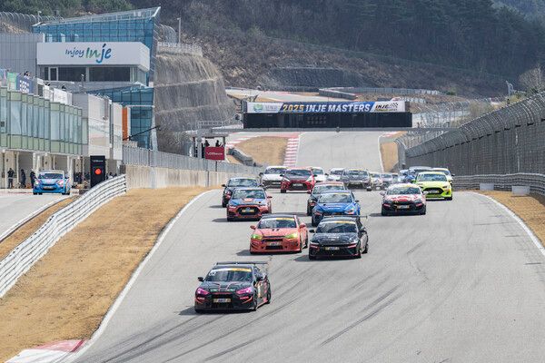 인제 GT 마스터즈 2025시즌 스타트 장면