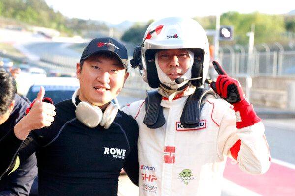 2026 인제 마스터즈 내구레이스 개막전 우승 이인용, 김태환(왼쪽부터). 사진=전현철 기자
