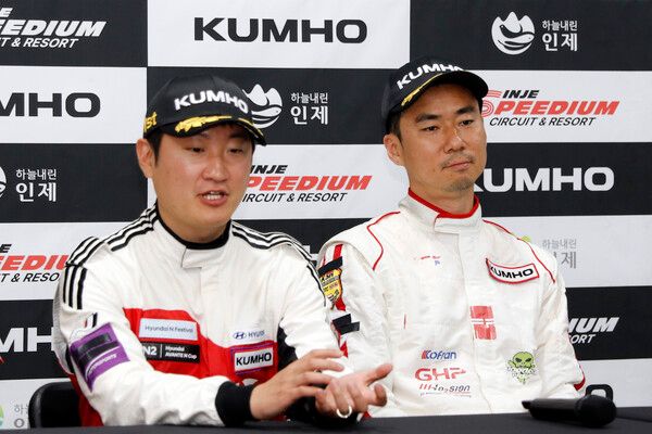 2026 인제 GT 마스터즈 개막전 3시간 내구레이스 우승 이인용·김태환. 사진=전현철 기자