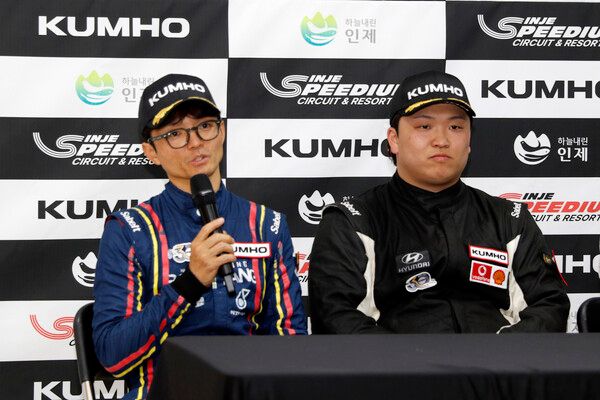 2026 인제 GT 마스터즈 개막전 3시간 내구레이스 2위 박동서·변인성. 사진=전현철 기자