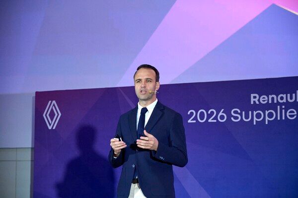 니콜라 파리 르노코리아 사장이 2026 서플라이어 컨퍼런스에서 발표를 하고 있다. 사진=르노코리아