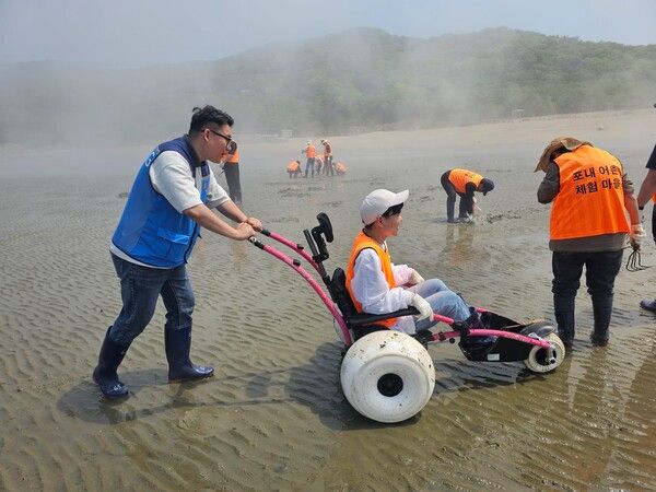 한국관광공사 경인지사가 5월 ‘바다가는 달’을 맞아 서해안 일대에서 무장애 관광과 가족 체험형 프로그램을 결합한 해양관광 콘텐츠를 운영한다.