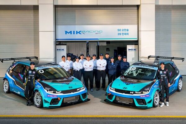 개막전을 앞둔 MIK 레이싱 단체 사진, 사진=MIK 레이싱