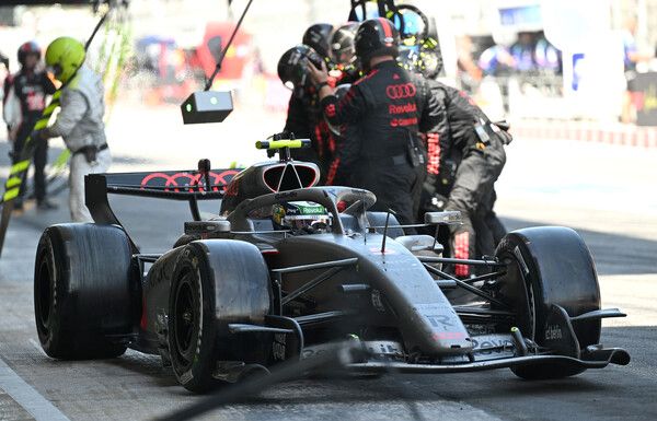 아우디 F1 팀이 2026 F1 제7전 바르셀로나-카탈루냐 GP에서 포인트권 경쟁력에도 빈손으로 돌아섰다. 사진=아우디 F1