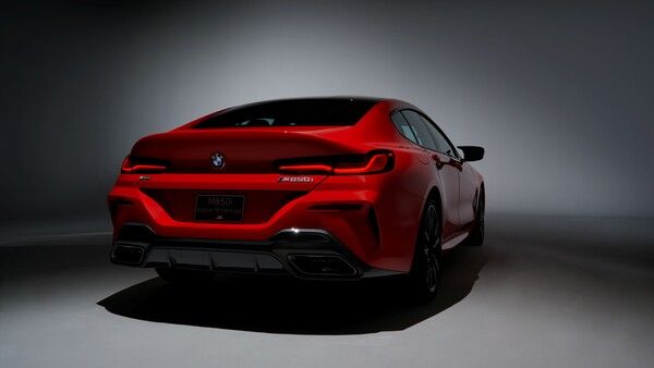 BMW 코리아가 6월 온라인 한정 에디션으로 ‘BMW M850i 헤리티지 에디션’을 선보인다.