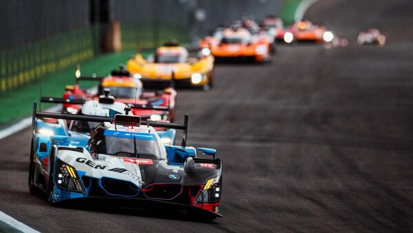 BMW M 팀 WRT가 2026 FIA WEC 제4전 롤렉스 상파울루 6시간 레이스 시작 2시간 만에 선두로 올라섰다. 사진=FIA WEC