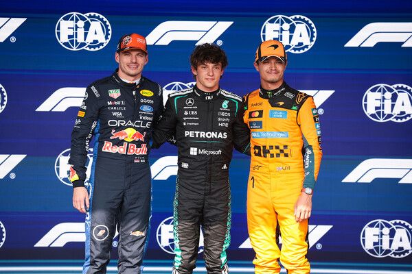 2026 f1 제10전 벨기에 그랑프리에서 안드레아 키미 안토넬리가 우승했고, 막스 페르스타펜(왼쪽)과 랜도 노리스가 각각 2, 3위를 한 후 기자회견에 참석했다. 사진=메르세데스 f1