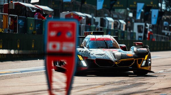 BMW가 2026 FIA 세계 내구레이스 챔피언십(WEC) 상파울루 6시간 우승을 발판으로 제조사와 드라이버 타이틀 경쟁에 뛰어들었다. 사진=FIA WEC