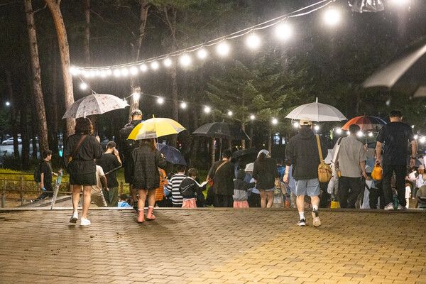 레이스가 끝나고 귀가하는 관람객들. 사진=슈퍼레이스
