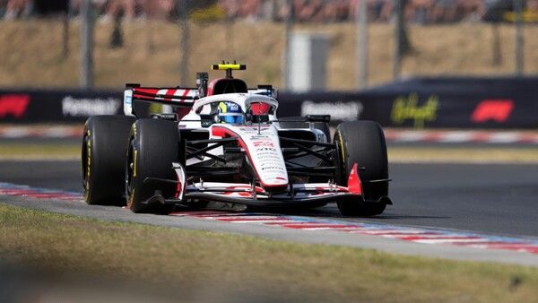 TGR 하스 F1팀은 2026 F1 제11전 헝가리 GP에서 에스테반 오콘과 올리버 베어맨이 각각 16위와 19위를 하며 시즌 전반기를 마쳤다. 사진=하스