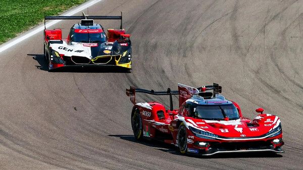 토요타(앞)와 BMW. 사진=FIA WEC