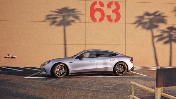 메르세데스-AMG가 새로운 GT 4-도어 쿠페 제품군의 엔트리 모델 ‘메르세데스-AMG GT 53 4-도어 쿠페’를 공개했다.