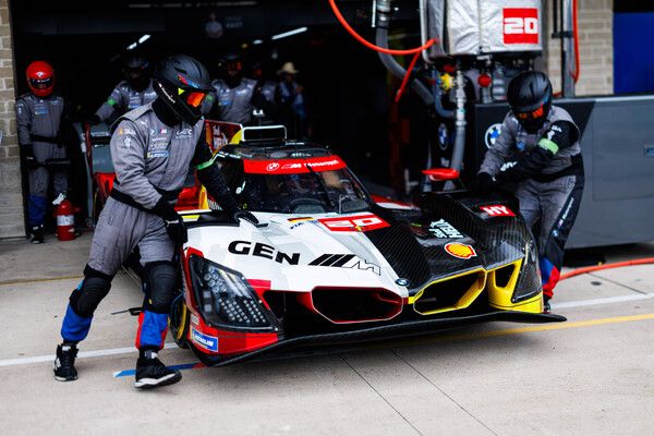 BMW M 팀 WRT가 서킷 오브 디 아메리카스(COTA)에서 열린 2026 FIA 세계 내구 선수권(WEC) 제5전 론스타 르망에서 시즌 후반기 첫 경기를 어렵게 시작했다.