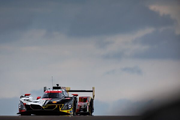 BMW M 팀 WRT가 서킷 오브 디 아메리카스(COTA)에서 열린 2026 FIA 세계 내구 선수권(WEC) 제5전 론스타 르망에서 시즌 후반기 첫 경기를 어렵게 시작했다.