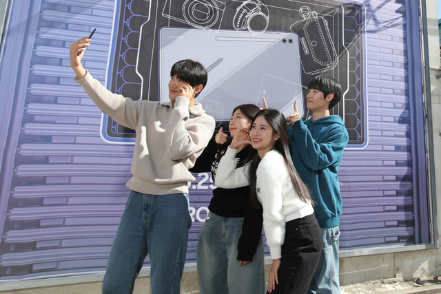 서울 성수동에 위치한 ‘갤럭시 탭 S10 시리즈 X 로우로우 팝업 스토어’ 전경. (사진=삼성전자)