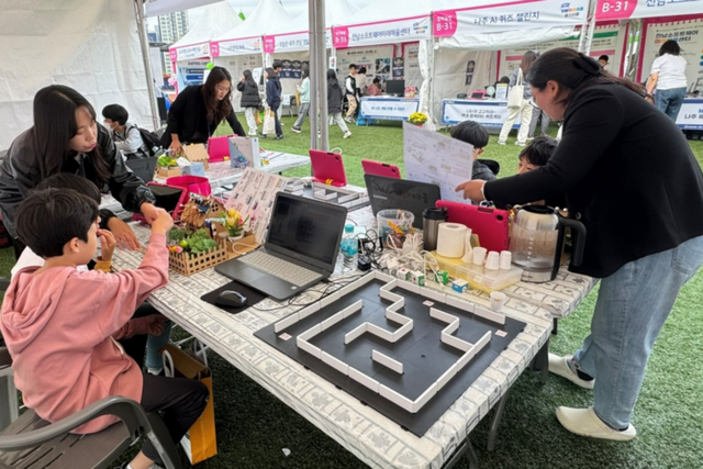 전남 SW미래채움 페스티벌 SW·AI교육 전시 및 체험부스 활동 모습. (사진=전남정보문화산업진흥원)