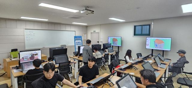 콘텐츠창작아카데미 웹툰 3D배경, 기획과정 교육 진행 현장. (사진=전남정보문화산업진흥원)