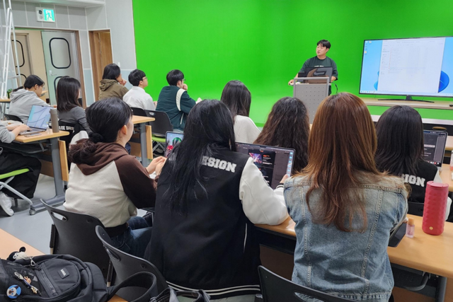 콘텐츠창작아카데미 진행 영상 프로젝션 매핑 교육 현장. (사진=전남정보문화산업진흥원)