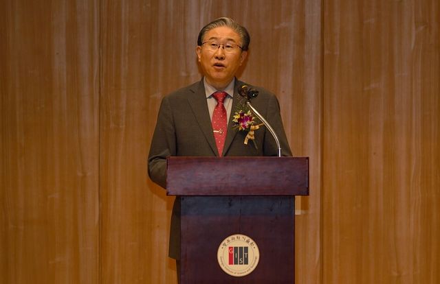 15일(금) 오룡관에서 열린 GIST 설립 31주년 기념식에서 임기철 총장이 기념사를 하고 있다. (사진=지스트)