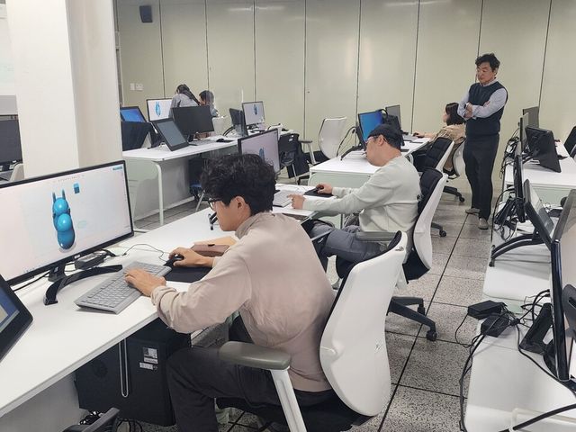 콘텐츠창작소 3D 캐릭터 모델링 교육 참여 모습. (사진=전남정보문화산업진흥원)