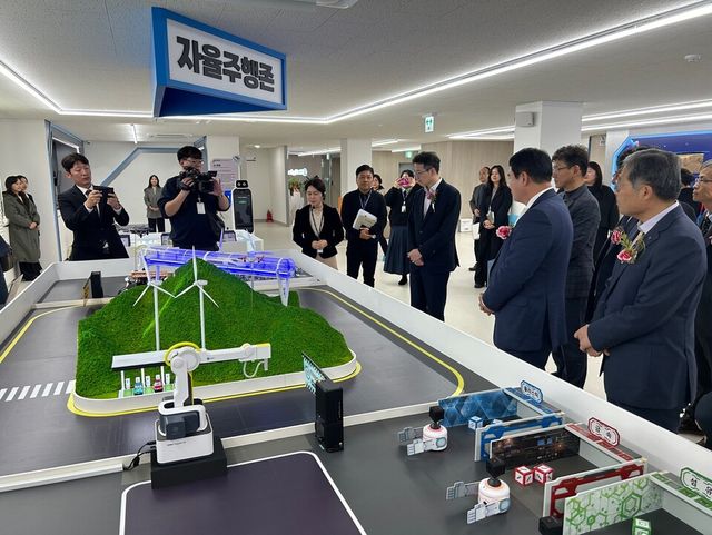 광주SW미래채움센터 자율주행존 참관 사진. (사진=광주정보문화산업진흥원)