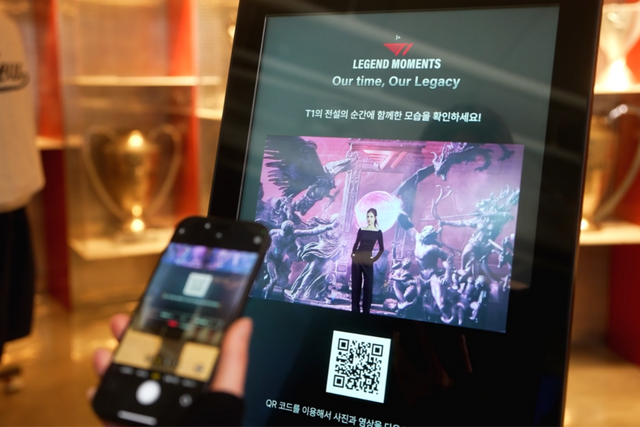 2024 리그 오브 레전드 월드 챔피언십 우승 기념 ‘Legend Moments’ 포토존. (사진=커즈)